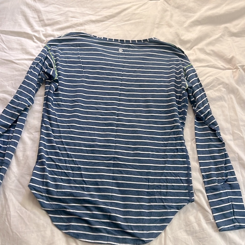 Lululemon weekend Long Sleeve Shirt - Picture 3 of 7